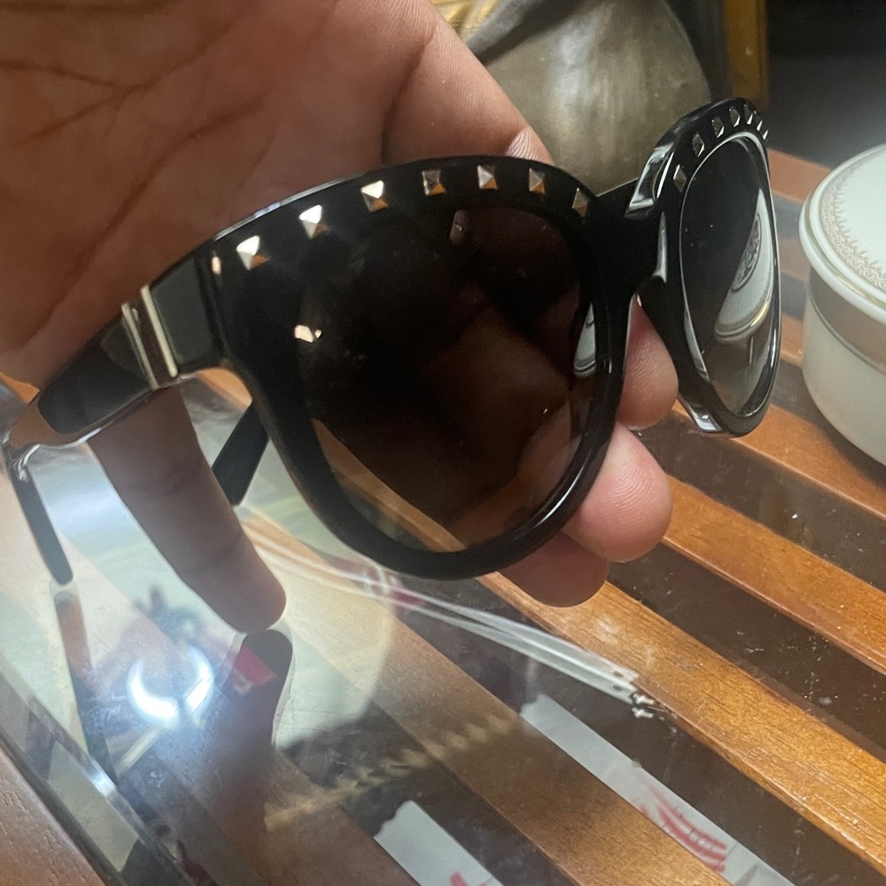 VALENTINO ROCKSTUD sunglasses V650S 265 135 Black Frame Studs ITALY